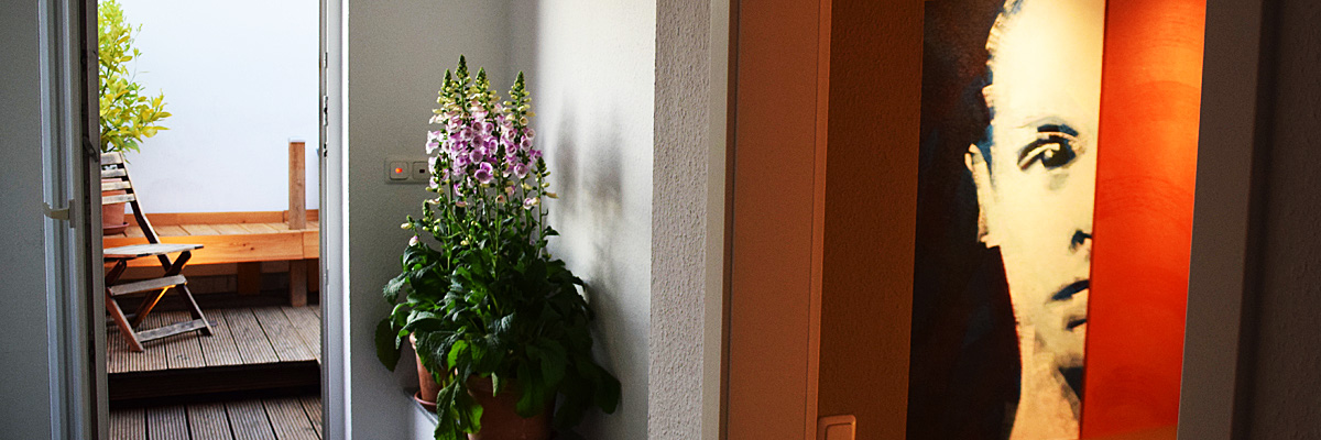 Zimmer 3-deutig und Seitenterrasse